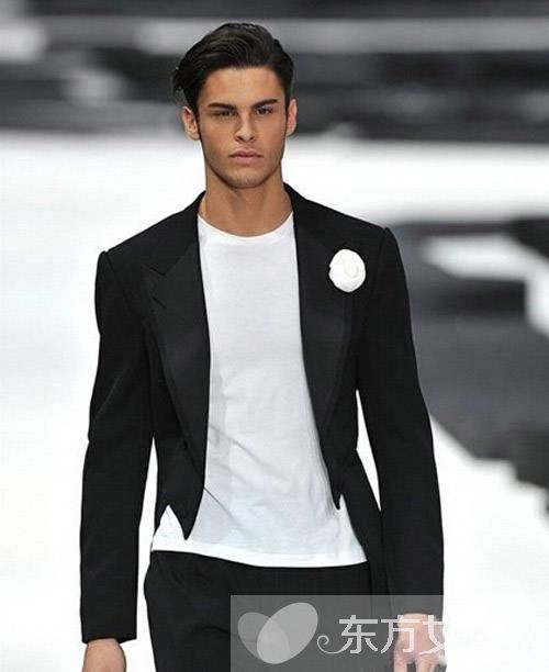 老佛爺后宮男寵都是90后 未來男神的接班人