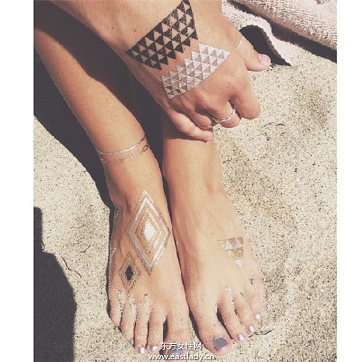 超酷 明星也愛用的金屬色系紋身貼紙