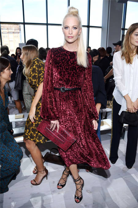 時(shí)裝周明星高調(diào)上場(chǎng) 太美了無(wú)法直視