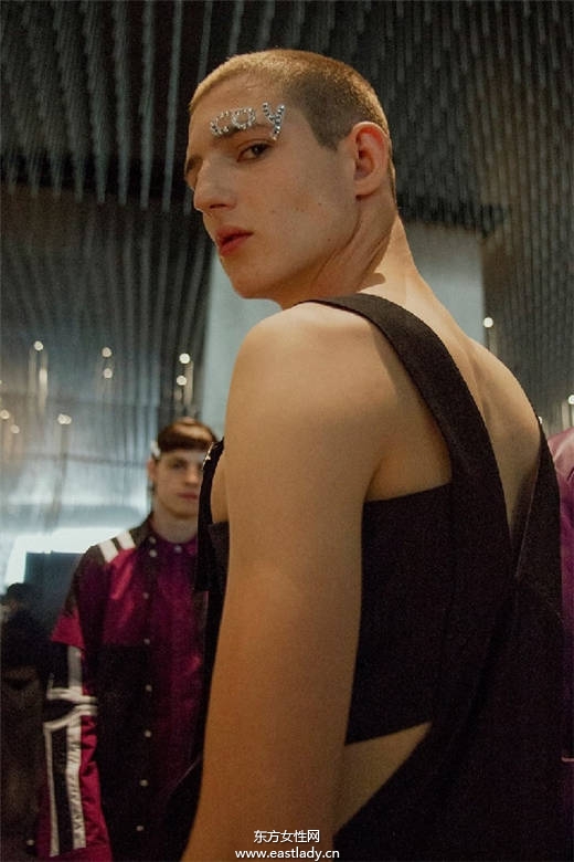 怪 怪 怪 2015年紐約時(shí)尚周的詭異T臺(tái)造型