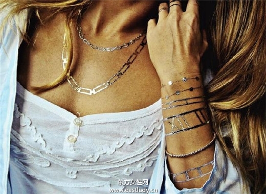 超酷 明星也愛用的金屬色系紋身貼紙