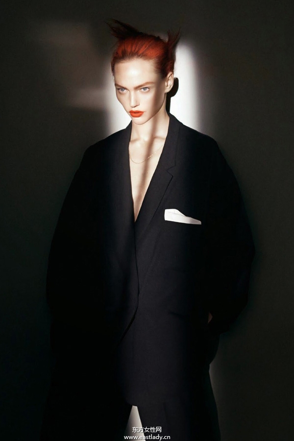 Sasha Pivovarova《Vogue》2014年8月法國版