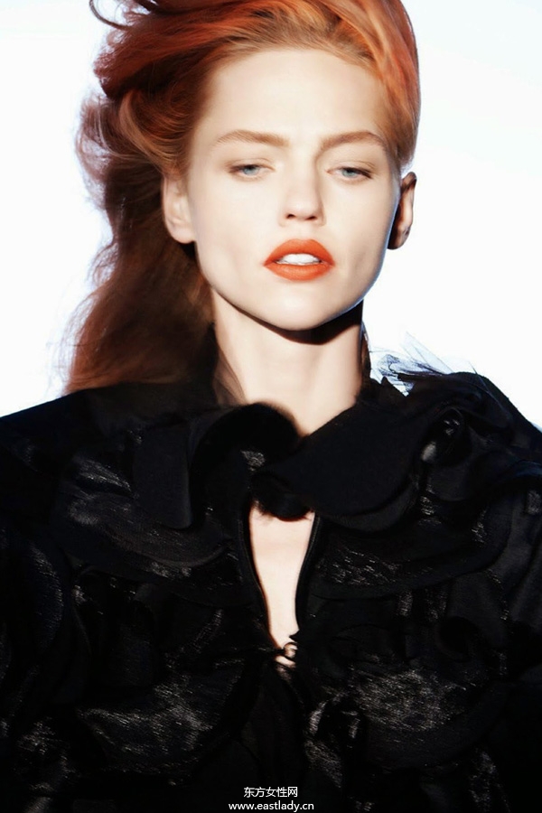 Sasha Pivovarova《Vogue》2014年8月法國版