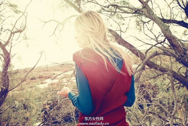 Carmen Kass登《Vogue》旅游?？?跟大自然來次親密接觸