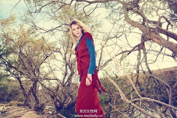 Carmen Kass登《Vogue》旅游?？?跟大自然來次親密接觸