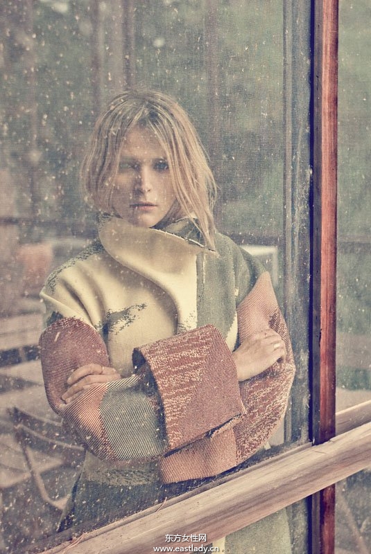 Carmen Kass登《Vogue》旅游?？?跟大自然來次親密接觸