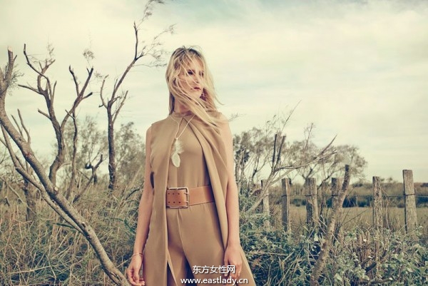 Carmen Kass登《Vogue》旅游?？?跟大自然來次親密接觸