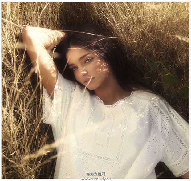 米蘭達(dá)·可兒最新性感寫(xiě)真誘惑迷人