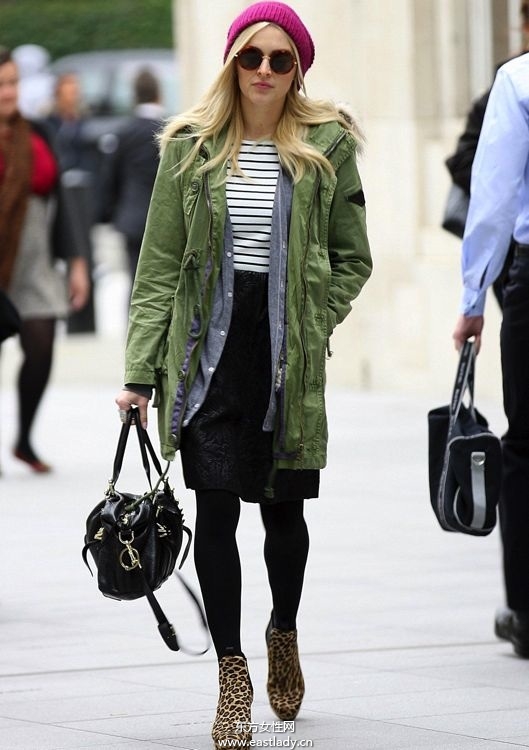 跟明星菲妮科頓學(xué)穿衣