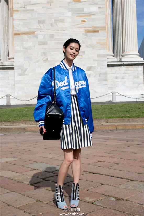 米蘭時裝周模特們引領(lǐng)時尚風(fēng)潮