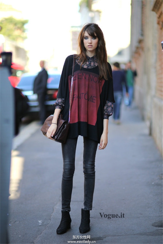 米蘭時裝周模特們引領(lǐng)時尚風(fēng)潮