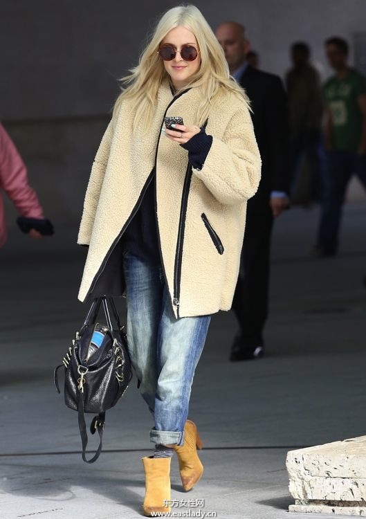 跟明星菲妮科頓學(xué)穿衣