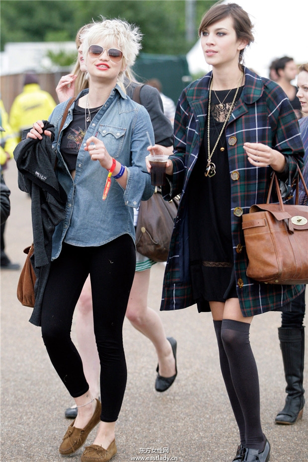 Alexa Chung亮相歐美街頭引領(lǐng)時尚