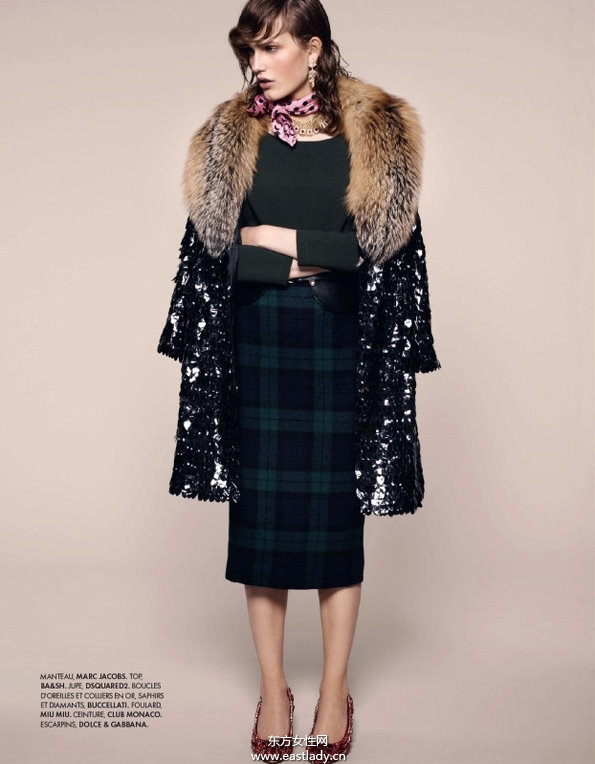 Karolina Waz演繹時尚經典