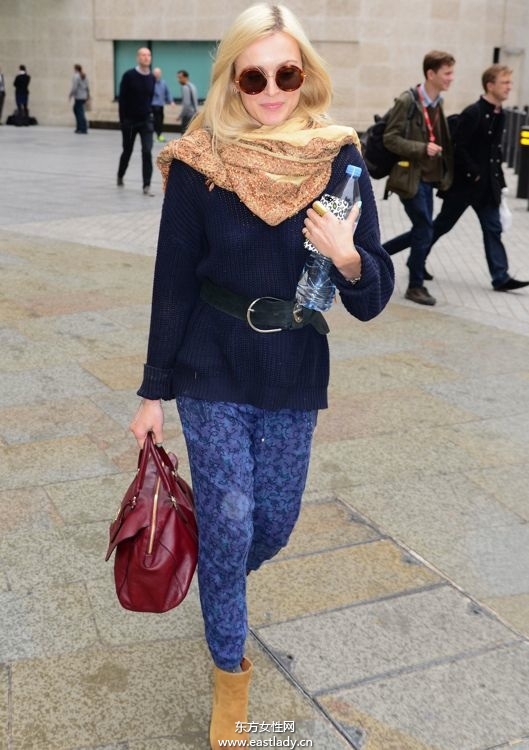 跟明星菲妮科頓學(xué)穿衣