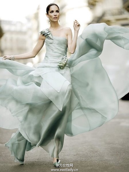 跟西班牙最美女人歐亨尼婭·席爾瓦學(xué)穿衣搭配