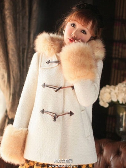 跟時尚達人學(xué)習(xí)白色服裝搭配法則