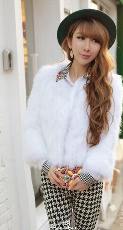 跟時尚達人學(xué)習(xí)白色服裝搭配法則