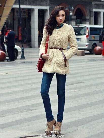 跟時尚達人學(xué)習(xí)白色服裝搭配法則