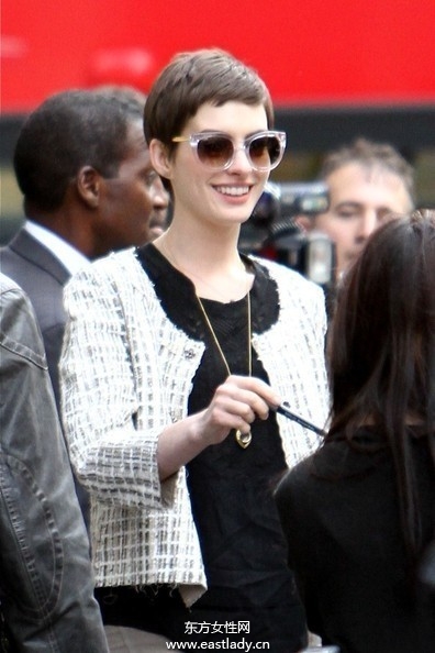 安妮·海瑟薇婚前婚后大變身