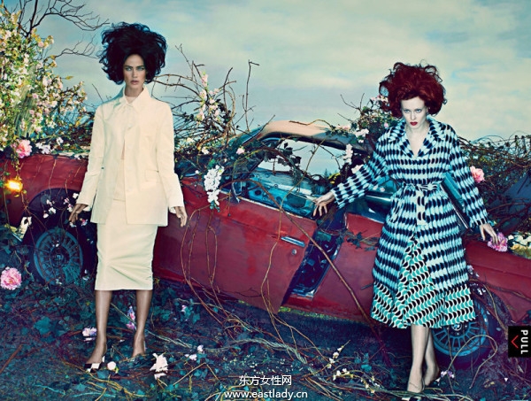 頂級(jí)模特Carolyn Murphy與Karen Elson演繹時(shí)尚大片 復(fù)古元素齊上陣展現(xiàn)詭異性感風(fēng)