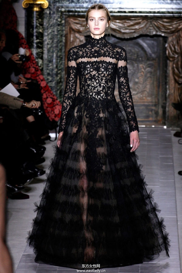 2013年Valentino春夏系列高級(jí)定制時(shí)裝秀