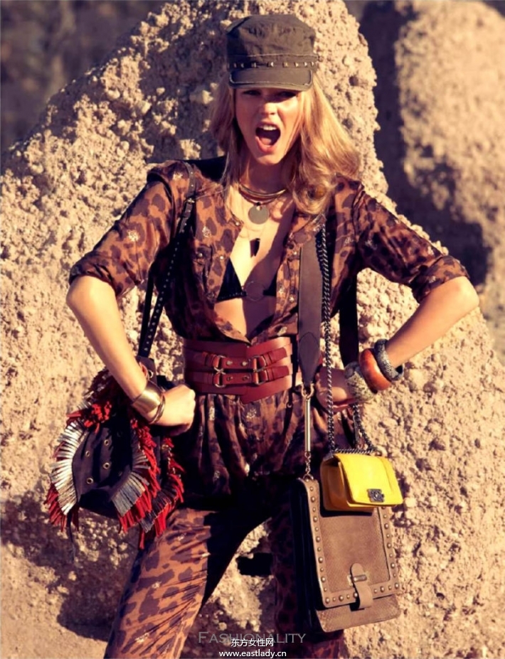 歐美時(shí)尚達(dá)人沙漠展示狂野裝
