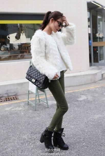 跟時尚達人學(xué)習(xí)白色服裝搭配法則