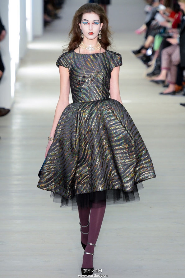 Vivienne Westwood Red Label2013倫敦時裝周裙子有范大膽撞色