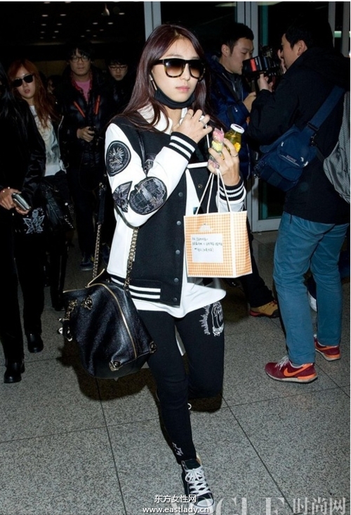 韓國女星全智賢為我們呈現(xiàn)名媛淑女的視覺享受