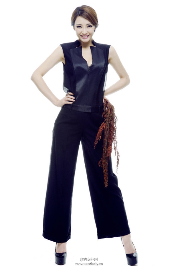 柳巖收胸扮女神舉手投足間透露濃郁女人味