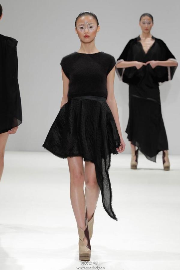吉承倫敦時(shí)裝周2013秋冬系列 黑色元素成流行主旋律