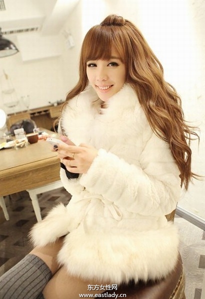 跟時尚達人學(xué)習(xí)白色服裝搭配法則