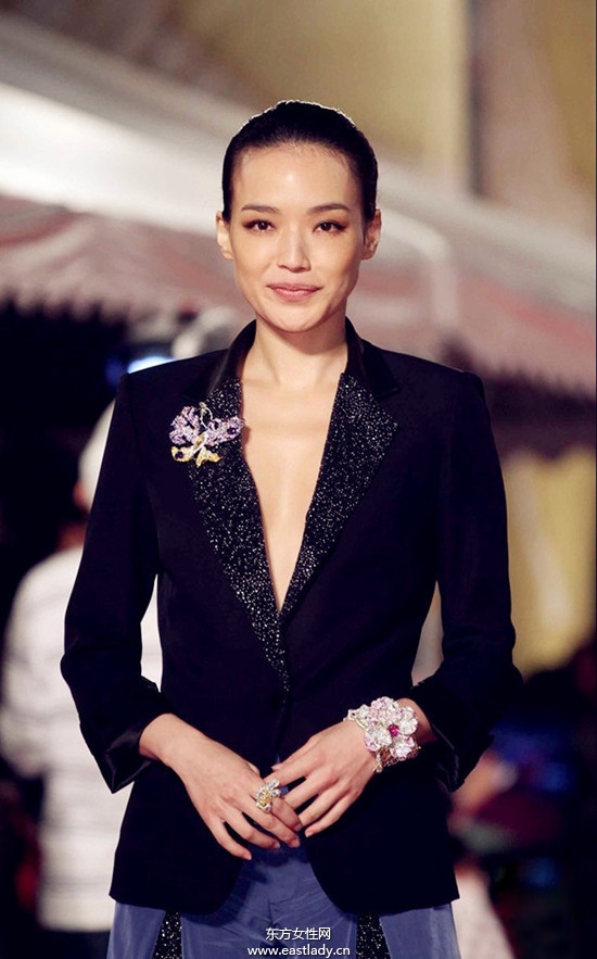 當(dāng)紅女星舒淇驚艷俏麗穿衣裝扮