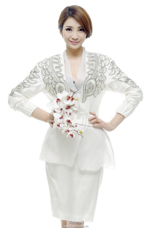 柳巖收胸扮女神舉手投足間透露濃郁女人味