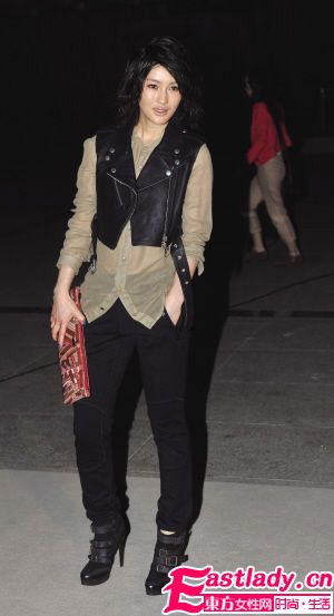 女星靠穿衣躥紅 時(shí)尚性感