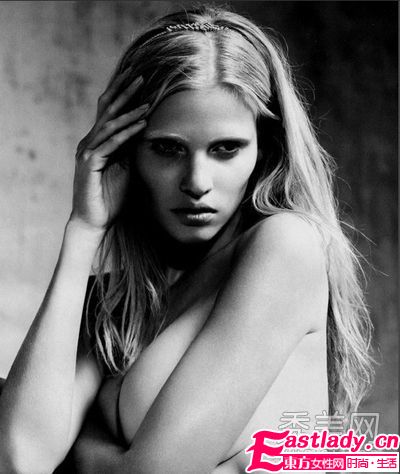 20位大胸歐美女星 巧穿衣露性感