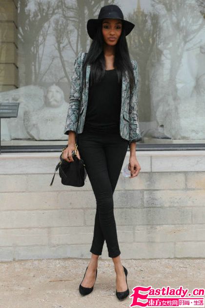 天生衣架子 國際超模街頭美腿賞析