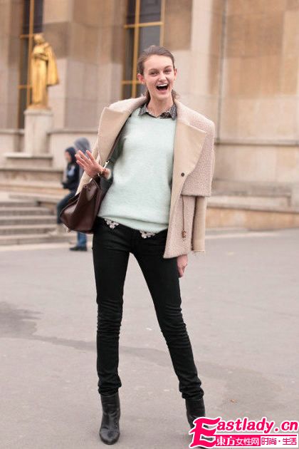 天生衣架子 國際超模街頭美腿賞析