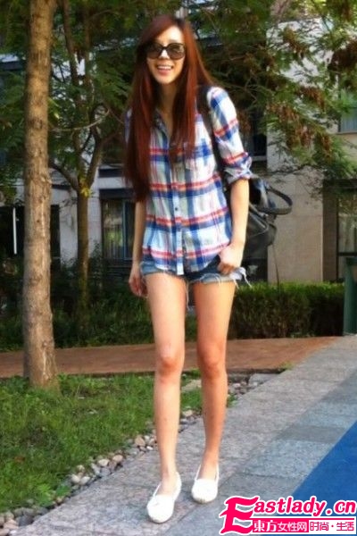 E罩杯女神周韋彤大秀時(shí)尚裝扮