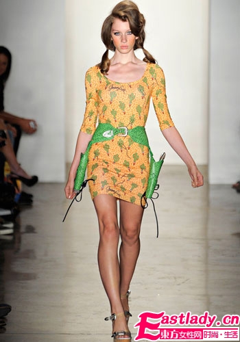 37歲貝嫂賣萌展現(xiàn)充滿母性和童真