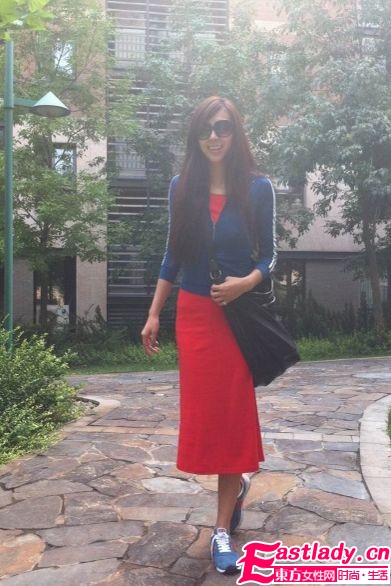 E罩杯女神周韋彤大秀時(shí)尚裝扮