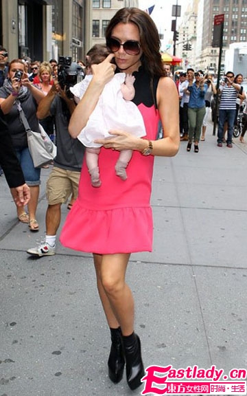 37歲貝嫂賣萌展現(xiàn)充滿母性和童真