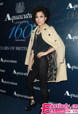 鄭秀文風(fēng)衣搭配穿出時(shí)尚個(gè)性