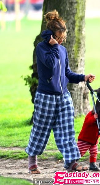 明星穿睡衣出街 雷死人不償命