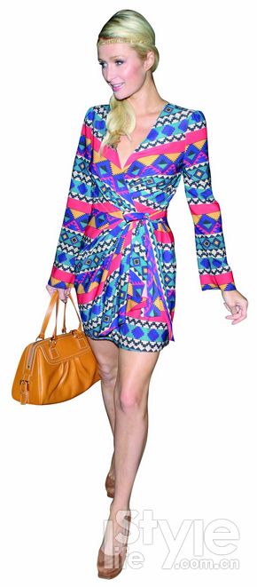 明星時(shí)裝秀演繹風(fēng)情人生