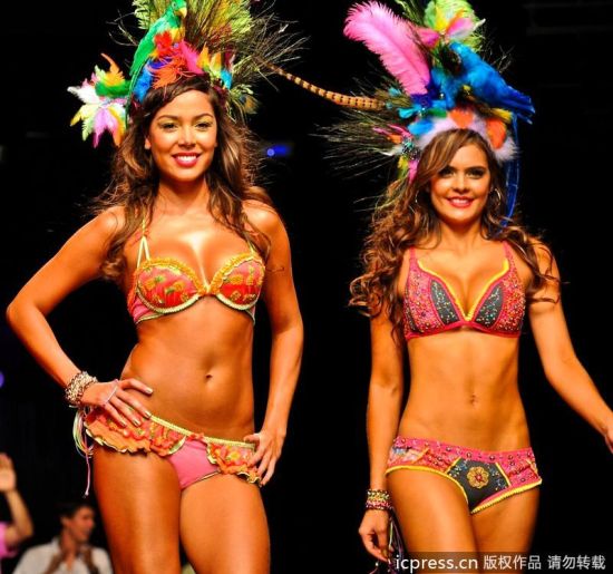 2011哥倫比亞麥德林時(shí)裝周 五彩繽紛泳裝讓觀眾眼前一亮