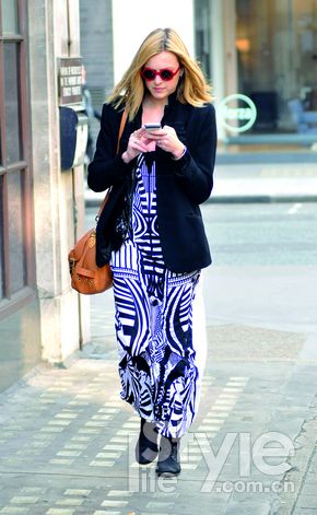 明星時裝秀演繹風(fēng)情人生