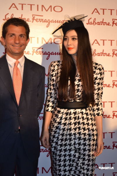 Lady Gaga冰冰帕爾墨千鳥格裙撞衫 誰穿更美麗