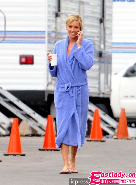 明星穿睡衣出街 雷死人不償命